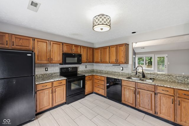 8362 La Habra Lane, Indianapolis, IN 46236