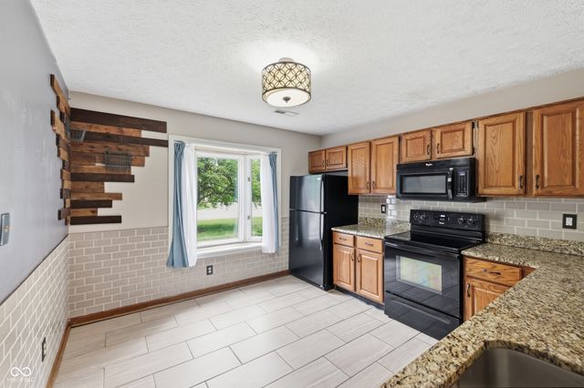 8362 La Habra Lane, Indianapolis, IN 46236