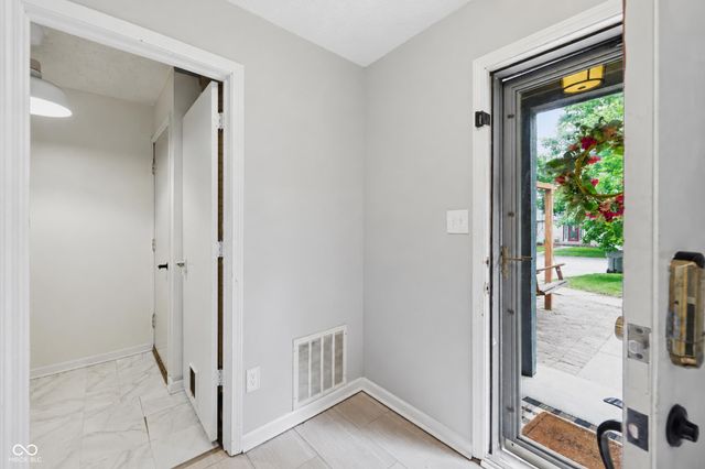 8362 La Habra Lane, Indianapolis, IN 46236
