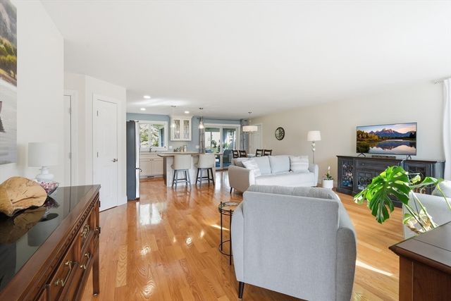 24 Maple Street, West Brookfield, MA 01585