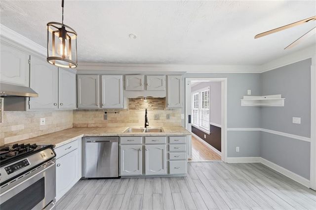 310 Crescentview Court, Lawrenceville, GA 30044