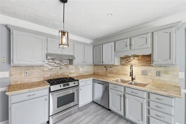 310 Crescentview Court, Lawrenceville, GA 30044