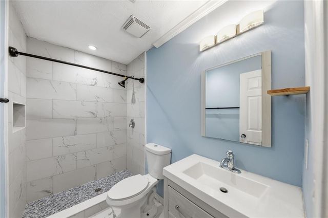 310 Crescentview Court, Lawrenceville, GA 30044