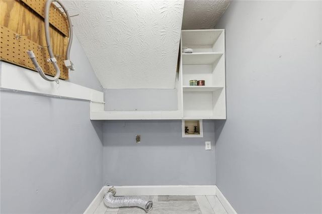 310 Crescentview Court, Lawrenceville, GA 30044
