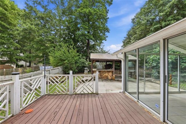 310 Crescentview Court, Lawrenceville, GA 30044