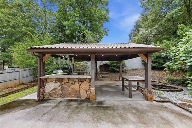 310 Crescentview Court, Lawrenceville, GA 30044