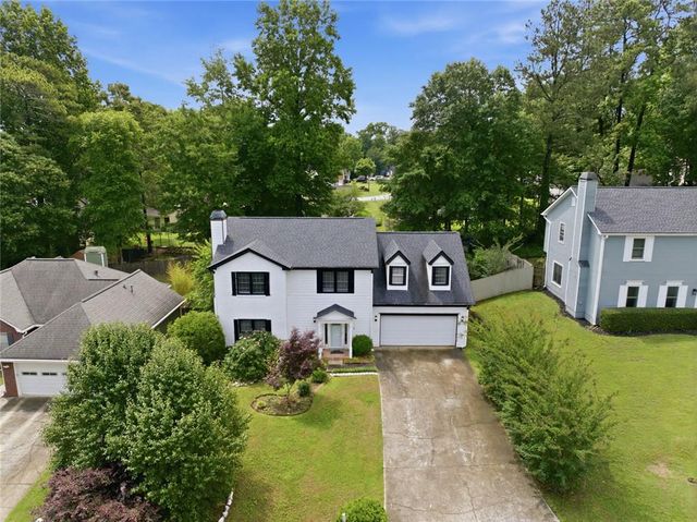 310 Crescentview Court, Lawrenceville, GA 30044