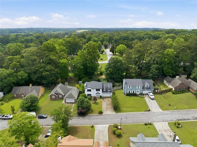 310 Crescentview Court, Lawrenceville, GA 30044