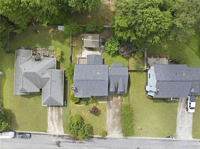 310 Crescentview Court, Lawrenceville, GA 30044