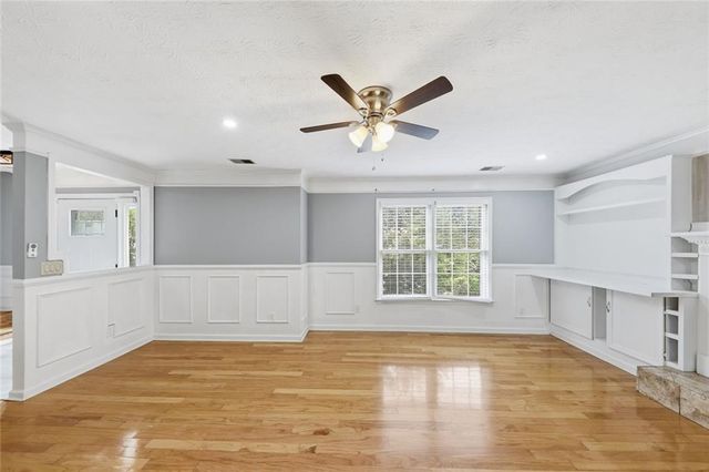 310 Crescentview Court, Lawrenceville, GA 30044