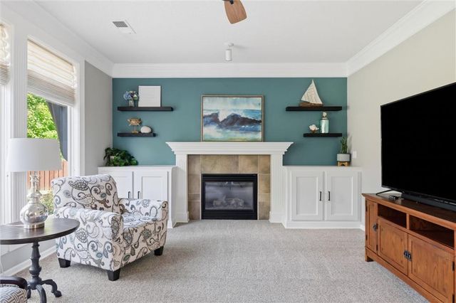 2401 SW Tracker Lane, Lee's Summit, MO 64082