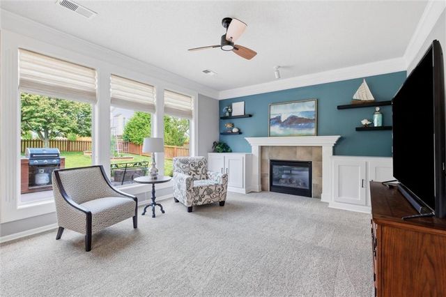 2401 SW Tracker Lane, Lee's Summit, MO 64082