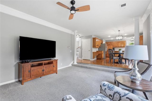 2401 SW Tracker Lane, Lee's Summit, MO 64082