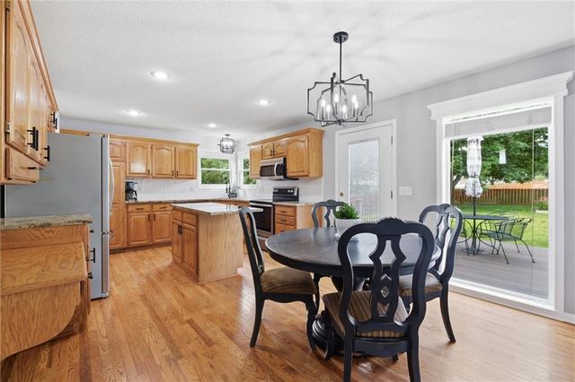 2401 SW Tracker Lane, Lee's Summit, MO 64082