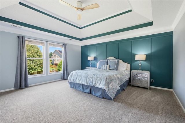 2401 SW Tracker Lane, Lee's Summit, MO 64082