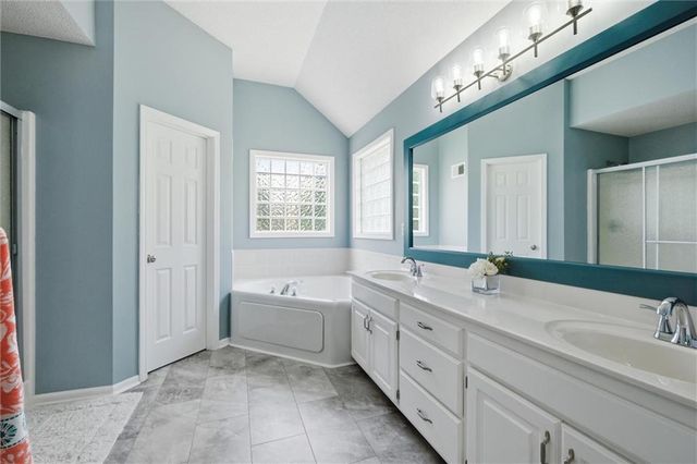 2401 SW Tracker Lane, Lee's Summit, MO 64082