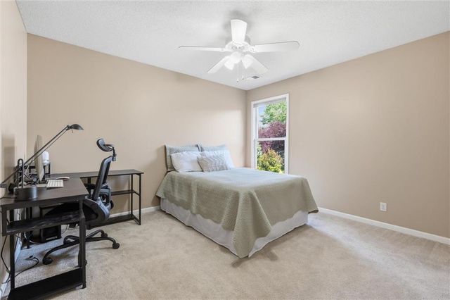 2401 SW Tracker Lane, Lee's Summit, MO 64082