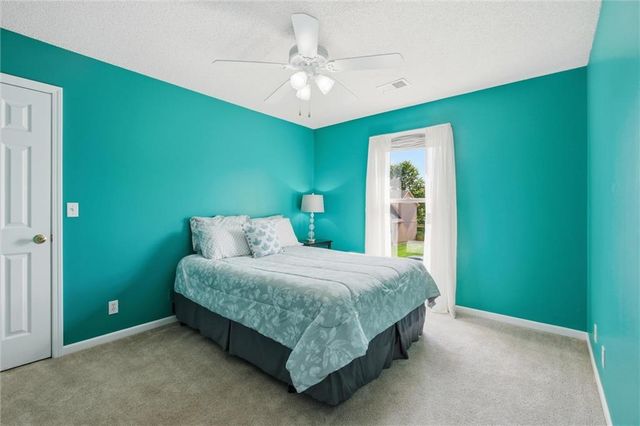 2401 SW Tracker Lane, Lee's Summit, MO 64082