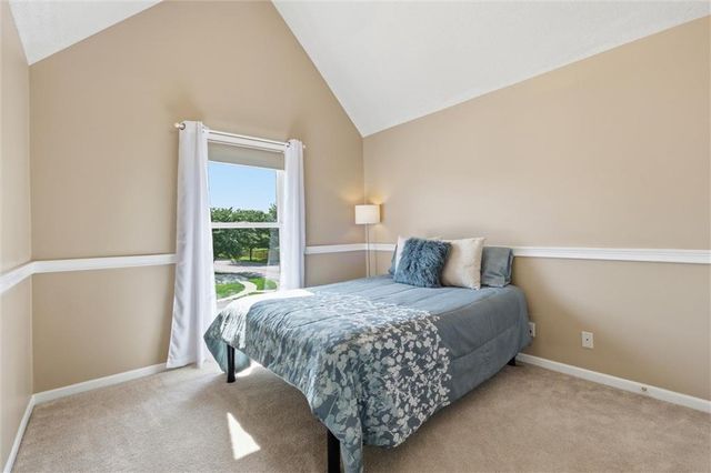 2401 SW Tracker Lane, Lee's Summit, MO 64082