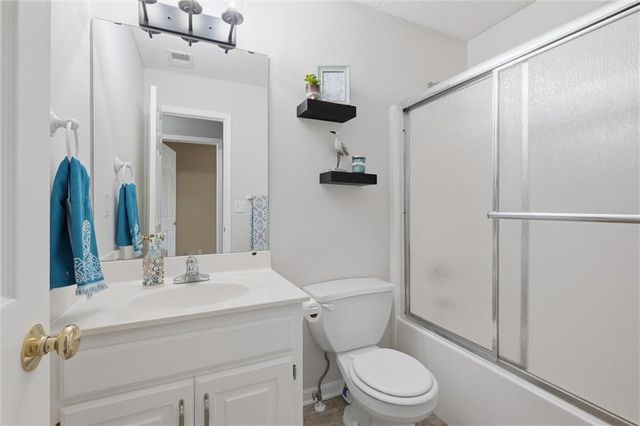 2401 SW Tracker Lane, Lee's Summit, MO 64082