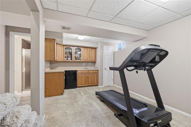 2401 SW Tracker Lane, Lee's Summit, MO 64082