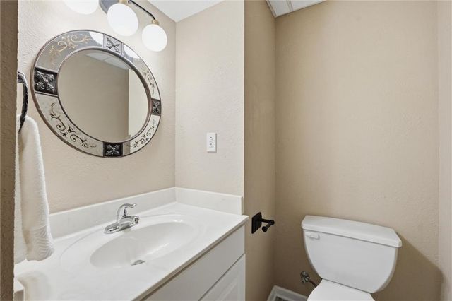 2401 SW Tracker Lane, Lee's Summit, MO 64082