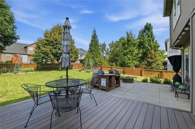 2401 SW Tracker Lane, Lee's Summit, MO 64082
