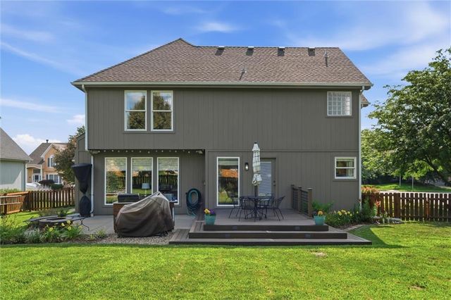 2401 SW Tracker Lane, Lee's Summit, MO 64082
