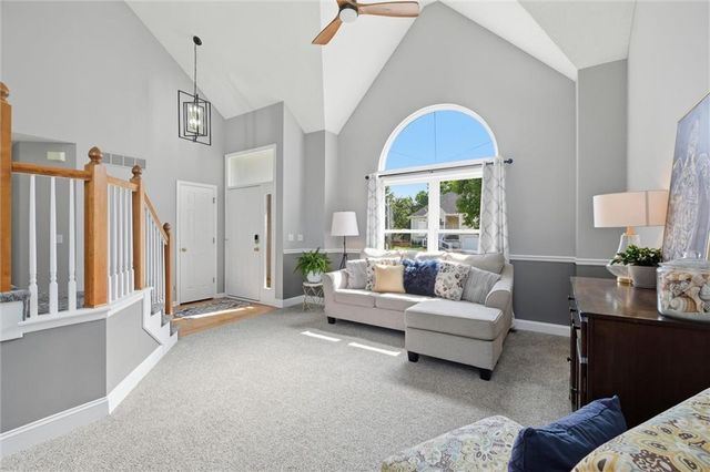 2401 SW Tracker Lane, Lee's Summit, MO 64082