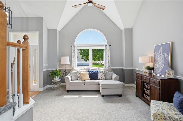 2401 SW Tracker Lane, Lee's Summit, MO 64082