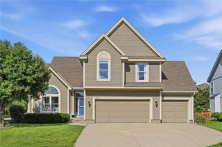 2401 SW Tracker Lane, Lee's Summit, MO 64082