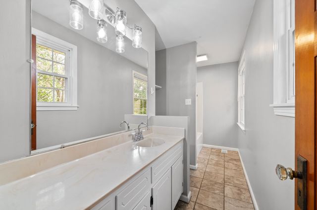 130 Alfred Dr, Clarksville, TN 37043