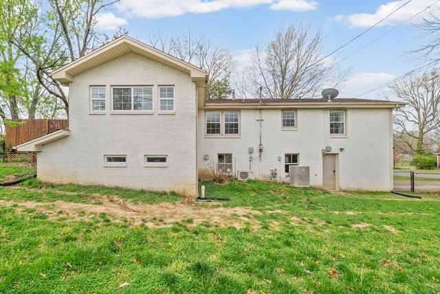 130 Alfred Dr, Clarksville, TN 37043