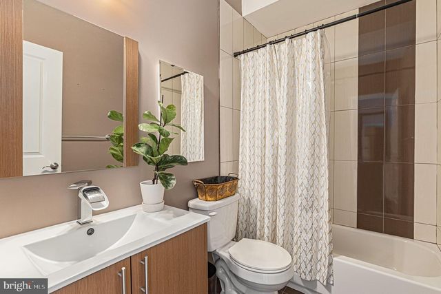 1935 W GEORGE ST, Philadelphia, PA 19130