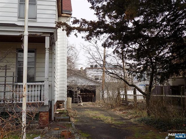 163 Hamilton Avenue, Hasbrouck Heights, NJ 07604