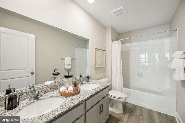 111 CHARING CROSS DR, Stephens City, VA 22655