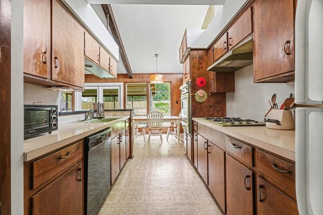 330 Biscayne Boulevard, El Lago, TX 77586