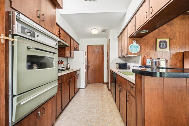 330 Biscayne Boulevard, El Lago, TX 77586