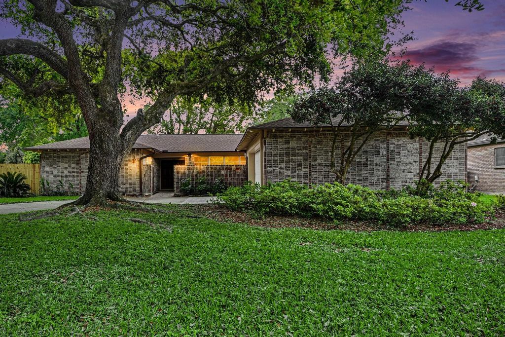 330 Biscayne Boulevard, El Lago, TX 77586