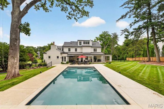 465 Sherwood Drive, Webster Groves, MO 63119