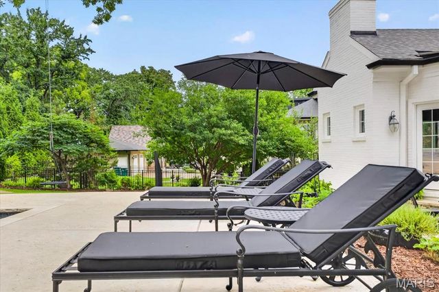 465 Sherwood Drive, Webster Groves, MO 63119