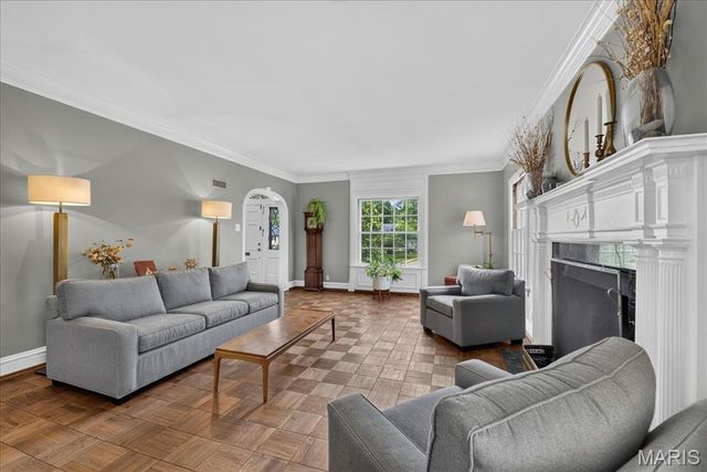 465 Sherwood Drive, Webster Groves, MO 63119