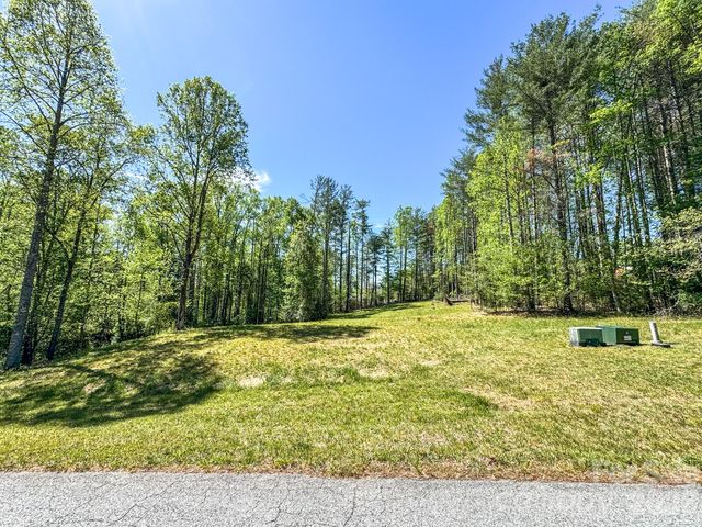 92 Crystal Heights Drive, Hendersonville, NC 28739