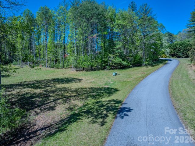 92 Crystal Heights Drive, Hendersonville, NC 28739