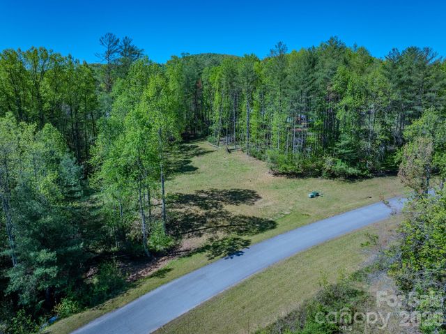 92 Crystal Heights Drive, Hendersonville, NC 28739