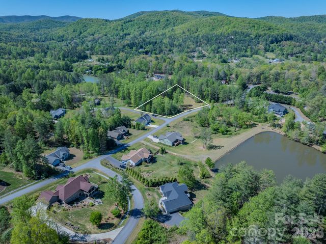 92 Crystal Heights Drive, Hendersonville, NC 28739