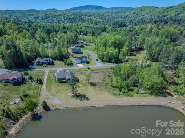 92 Crystal Heights Drive, Hendersonville, NC 28739
