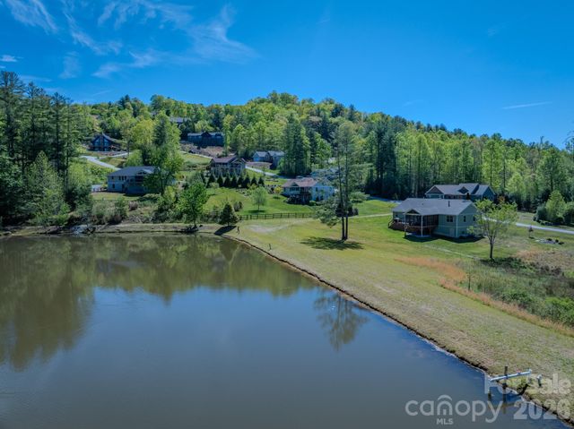 92 Crystal Heights Drive, Hendersonville, NC 28739
