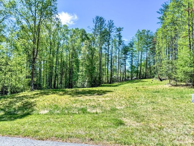92 Crystal Heights Drive, Hendersonville, NC 28739