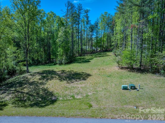 92 Crystal Heights Drive, Hendersonville, NC 28739